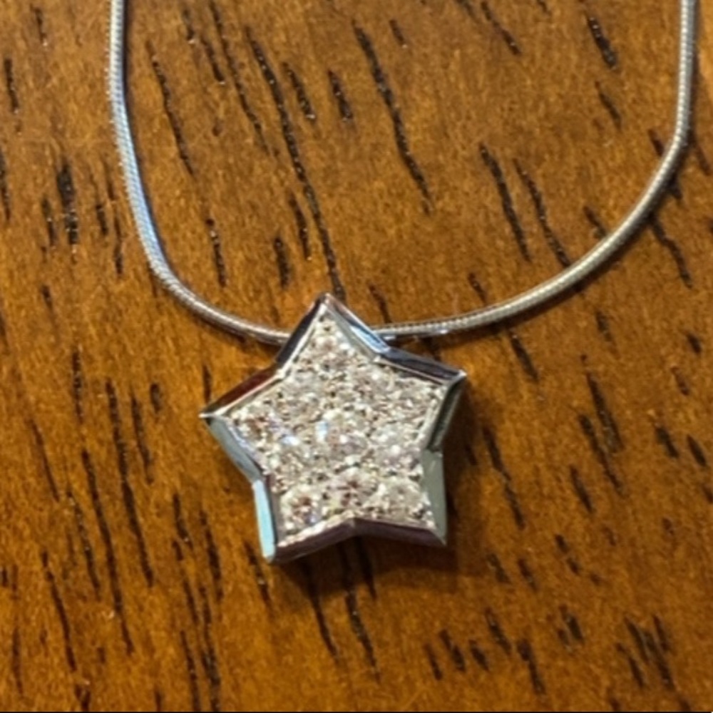 Beautiful 14k star necklace with diamonds